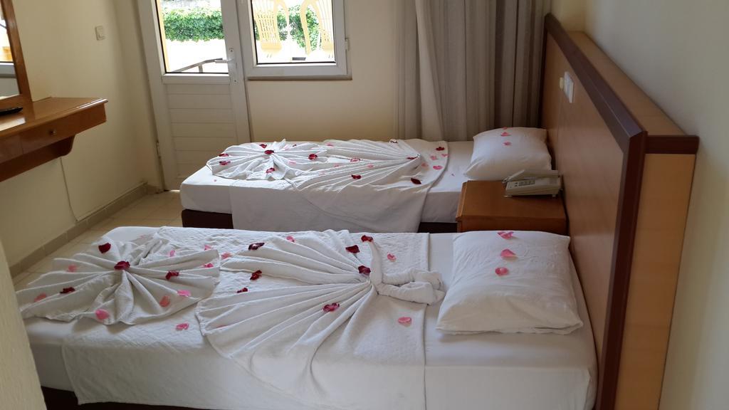 Caner Hotel 凯梅尔 客房 照片